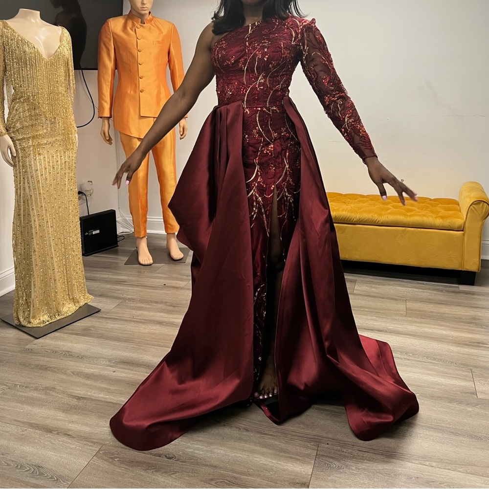 Burgundy dress with detachable train